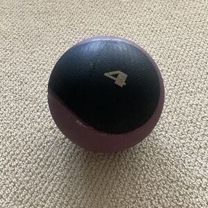 Cap Barbell Rubber Medicine Ball 4 pounds lbs Purple Gently Used Fitness Weight